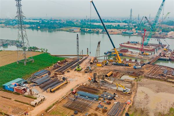 Sôi động thi công cầu vượt sông Thái Bình nối phường Tân Hưng - phường Nam Đồng