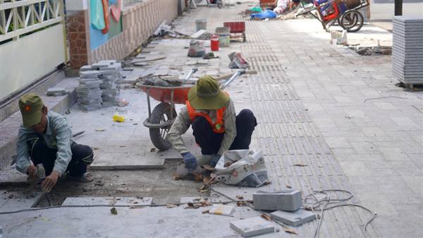 Chủ tịch UBND thành phố Lê Ngọc Châu chỉ đạo triển khai đúng tiến độ sửa chữa, cải tạo, nâng cấp vỉa hè, lòng đường các tuyến đường giao thông