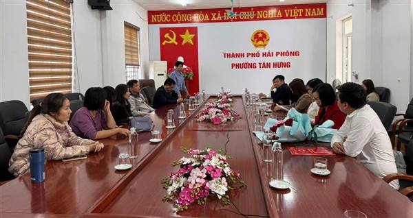 Phường Tân Hưng công bố các Quyết định thành lập và công tác cán bộ Trạm Y tế phường