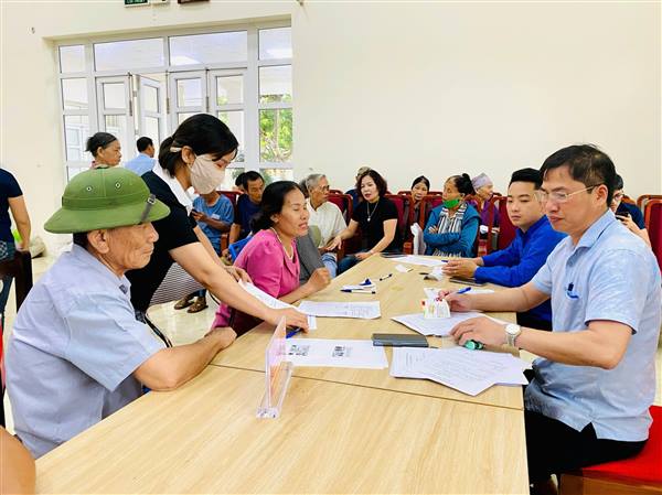 UBND PHƯỜNG TÂN HƯNG TIẾP NHẬN HÀNG TRĂM HỒ SƠ ĐỀ NGHỊ HƯỞNG TRỢ CẤP HƯU TRÍ.