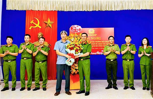 Công an phường Tân Hưng tổ chức Lễ công bố Quyết định của Bộ trưởng Bộ Công an, Giám đốc Công an thành phố về công tác tổ chức và thành lập Chi bộ Công an phường