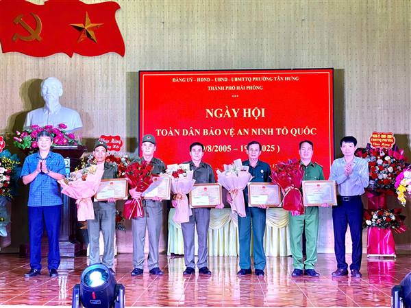 PHƯỜNG TÂN HƯNG TỔ CHỨC “ NGÀY HỘI TOÀN DÂN BẢO VỆ AN NINH TỔ QUỐC” VÀ “CHƯƠNG TRÌNH NGHỆ THUẬT CHÀO MỪNG THÀNH CÔNG ĐẠI HỘI ĐẠI BIỂU ĐẢNG BỘ”