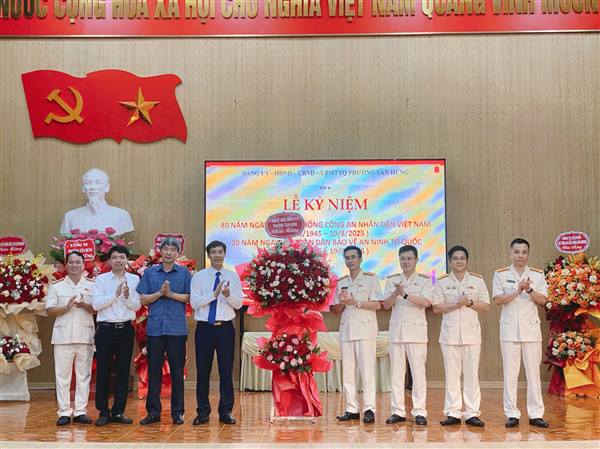 PHƯỜNG TÂN HƯNG TỔ CHỨC LỄ KỶ NIỆM 80 NĂM NGÀY TRUYỀN THỐNG LỰC LƯỢNG CÔNG AN NHÂN DÂN VÀ 20 NĂM NGÀY HỘI TOÀN DÂN BẢO VỆ AN NINH TỔ QUỐC