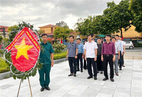 DÂNG HƯƠNG TƯỞNG NIỆM CÁC ANH HÙNG LIỆT SĨ NHÂN KỶ NIỆM 80 NĂM CÁCH MẠNG THÁNG TÁM VÀ QUỐC KHÁNH 2/9