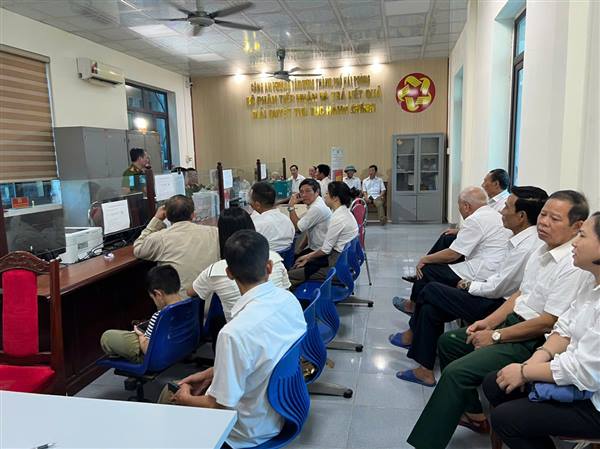 ĐẢNG BỘ PHƯỜNG TÂN HƯNG PHẤN ĐẤU HOÀN THÀNH VIỆC ĐỔI THẺ ĐẢNG VIÊN TRƯỚC NGÀY 2/9 