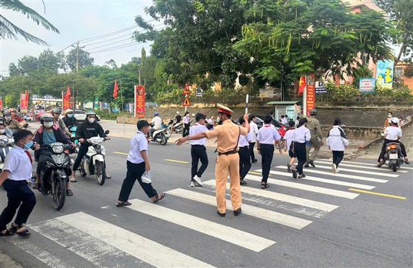 ĐẢM BẢO AN NINH TRẬT TỰ, AN TOÀN GIAO THÔNG TỐT NHẤT CHO LỄ KHAI GIẢNG TRÊN ĐỊA BÀN PHƯỜNG
