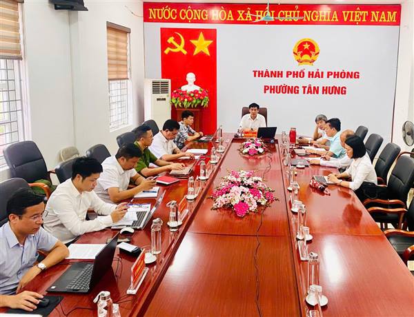 BAN THƯỜNG VỤ ĐẢNG ỦY PHƯỜNG TỔ CHỨC HỘI NGHỊ BÁO CÁO, CHO Ý KIẾN VỀ MỘT SỐ NỘI DUNG