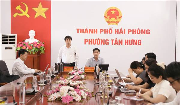 Phường Tân Hưng làm việc với Thống kê thành phố về xây dựng mục tiêu, kịch bản phát triển kinh tế 


