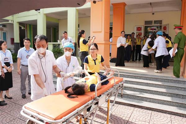 Trường Mầm non Hải Tân diễn tập ứng phó, xử lý sự cố an toàn thực phẩm và nghi ngờ ngộ độc thực phẩm
