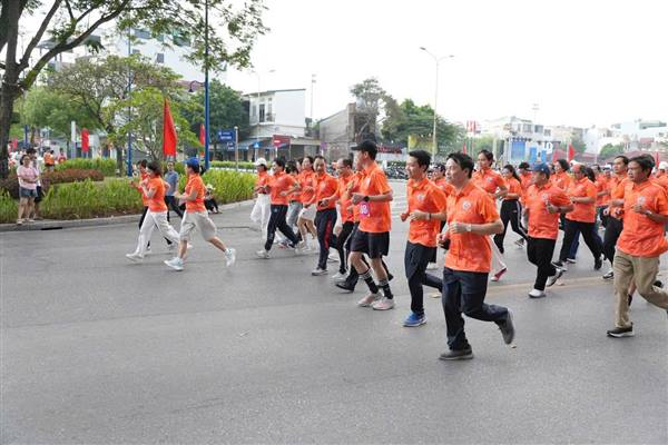 Phường Tân Hưng tham gia Giải chạy tập thể – Việt dã phường Lê Thanh Nghị mở rộng lần thứ II năm 2026