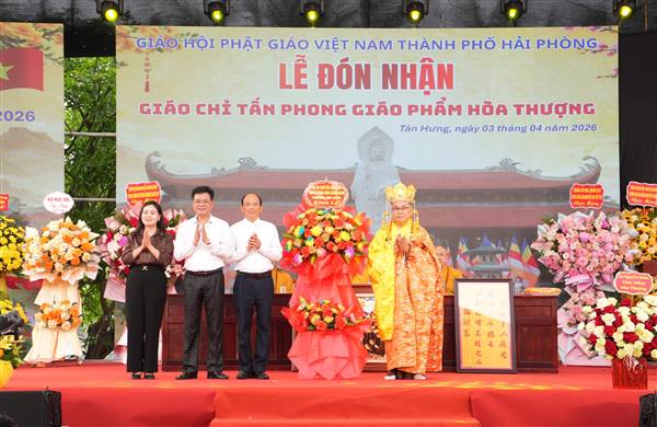 Khai mạc Lễ hội truyền thống chùa Đống Cao và trao giáo chỉ tấn phong giáo phẩm từ Thượng tọa lên Hòa thượng đối với Hòa thượng Thích Thanh Vân