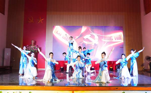 “Tân Hưng – Vươn mình rạng rỡ”: Đêm nghệ thuật lan tỏa khát vọng và niềm tự hào dân tộc