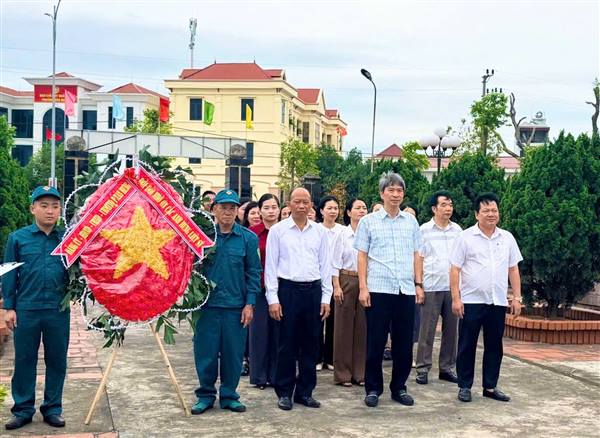 Phường Tân Hưng dâng hương tưởng nhớ các Anh hùng liệt sỹ