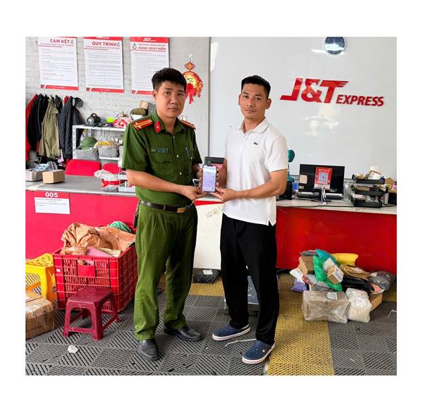 Lan toả hành động đẹp trả lại tiền chuyển khoản nhầm 