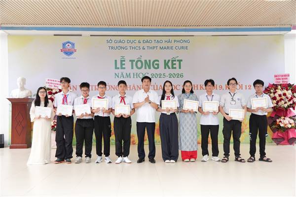 Đồng chí Bí thư Đảng uỷ phường dự Lễ tổng kết năm học 2025 – 2026 Trường THCS và THPT Marie Curie