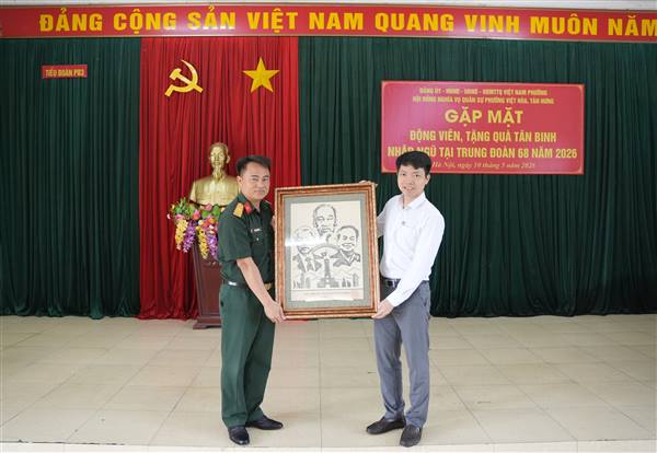  Phường Tân Hưng thăm, động viên chiến sĩ mới nhập ngũ năm 2026 tại Trung đoàn 68, Sư đoàn 312, Quân đoàn 12 