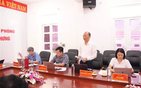 Thường vụ Đảng ủy cho ý kiến các dự thảo tập trung chuyển đổi xanh, nông nghiệp hàng hóa và phòng chống thiên tai 