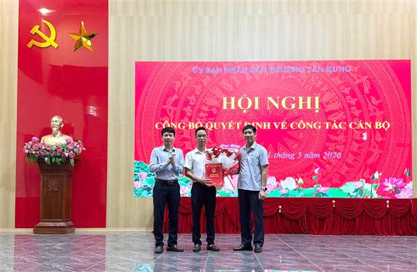 Đồng chí Nguyễn Đức Sơn được bổ nhiệm giữ chức Giám đốc Trung tâm Dịch vụ sự nghiệp công phường Tân Hưng 