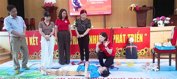 Hội viên Hội Chữ thập đỏ phường Tân Hưng được trang bị kiến thức sơ cấp cứu cấp độ I