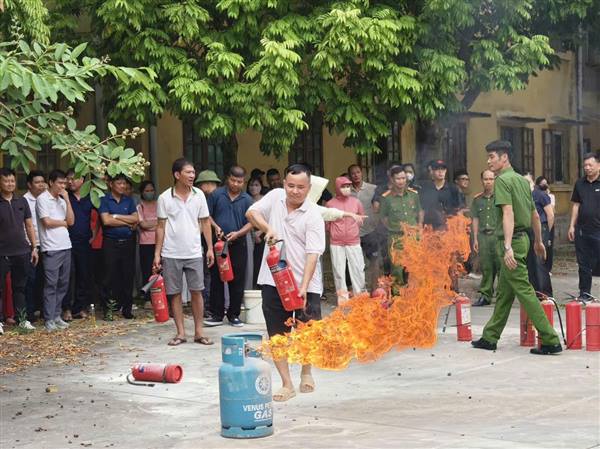 Tập huấn nghiệp vụ Phòng cháy, chữa cháy và Cứu nạn, cứu hộ cho các cơ sở trên địa bàn
