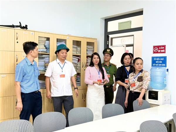 Ban chỉ đạo kỳ thi tốt nghiệp THPT năm 2026 Phường Tân Hưng kiểm tra công tác chuẩn bị tại trường THCS & THPT Marie Curie 