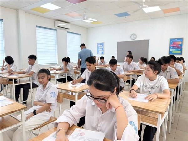 Gần 400 thí sinh làm thủ tục dự thi tốt nghiệp THPT 2026 tại Trường THCS & THPT Marie Curie