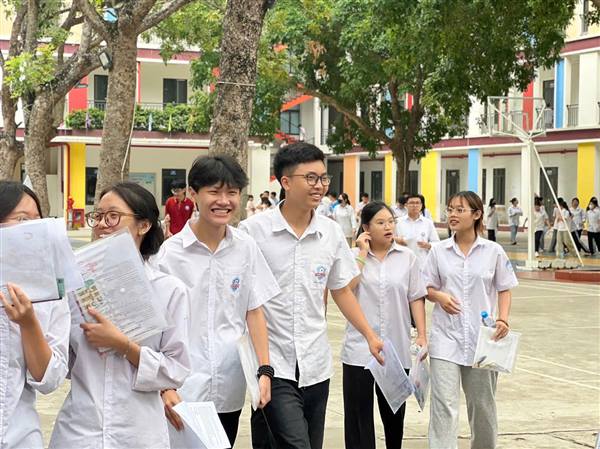 Thí sinh hoàn thành môn thi đầu tiên Kỳ thi tốt nghiệp THPT 2026
