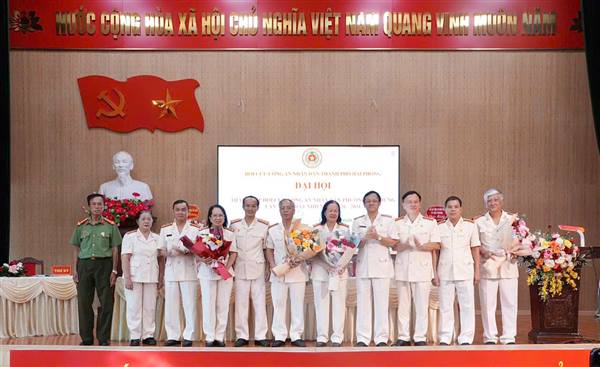 Hội Cựu Công an Nhân dân phường Tân Hưng phát huy truyền thống vẻ vang cho sự nghiệp xây dựng và phát triển địa phương