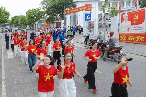 Phường Tân Hưng sôi nổi hưởng ứng Ngày chạy “Chung tay quyết tâm xây dựng xã, phường, đặc khu không ma túy”