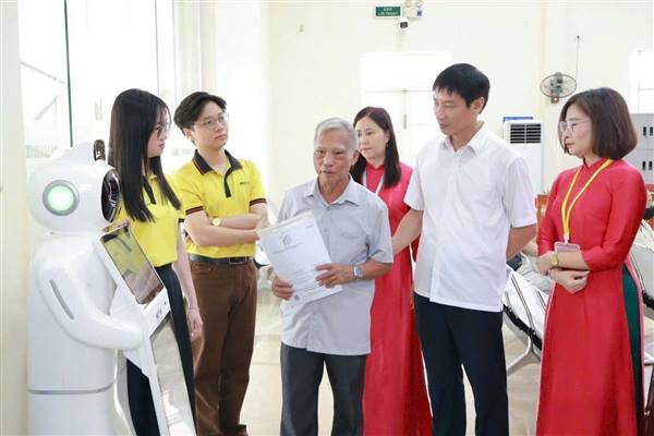 Trung tâm Phục vụ Hành chính công phường Tân Hưng sau 1 năm vận hành chính quyền 2 cấp