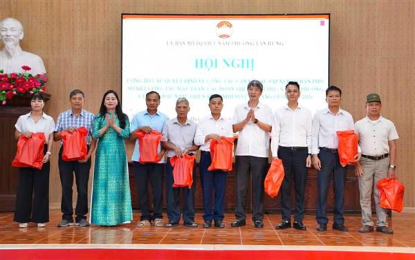 MTTQ Việt Nam phường Tân Hưng công bố quyết định cán bộ sau sắp xếp tổ dân phố và sơ kết 6 tháng đầu năm