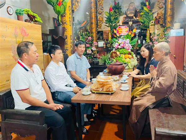 Lãnh đạo phường Tân Hưng thăm hỏi, động viên các cơ sở Phật giáo nhân dịp Lễ Vu Lan