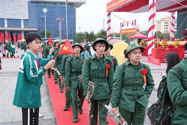 Lan toả những công dân trẻ tình nguyện viết đơn nhập ngũ tại phường Tân Hưng   