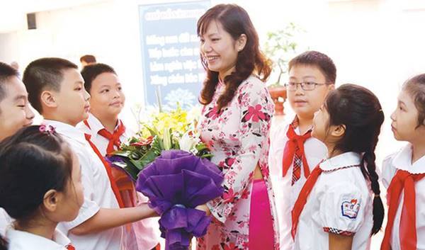 Cơ cấu, số lượng, chế độ đối với hiệu trưởng, hiệu phó khi sắp xếp cơ sở giáo dục