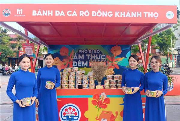 Đặc sản Tân Hưng “đổ bộ” phố đi bộ ẩm thực đêm Hải Phòng