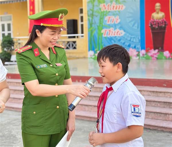 Trang bị kiến thức pháp luật và kỹ năng sống cho học sinh