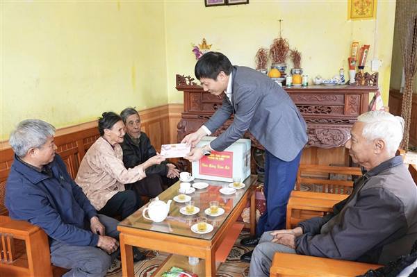 Tân Hưng triển khai Nghị quyết 04 hỗ trợ hộ nghèo, cận nghèo 