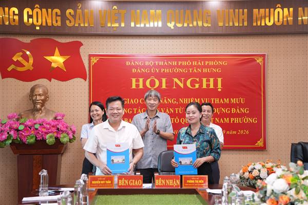 Bàn giao chức năng, nhiệm vụ tham mưu công tác dân vận từ Ban Xây dựng Đảng sang Ủy ban MTTQ Việt Nam phường Tân Hưng