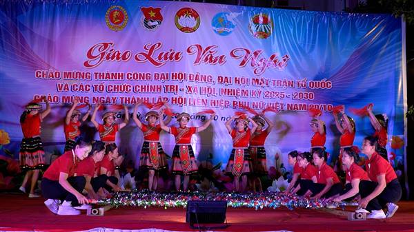 Giao lưu văn nghệ chào mừng Đại hội Đảng, Đại hội MTTQ và các tổ chức chính trị xã hội xã Tân Kỳ