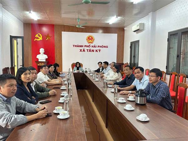 Các đồng chí cấp ủy xã Tân Kỳ được bồi dưỡng nghiệp vụ công tác xây dựng Đảng