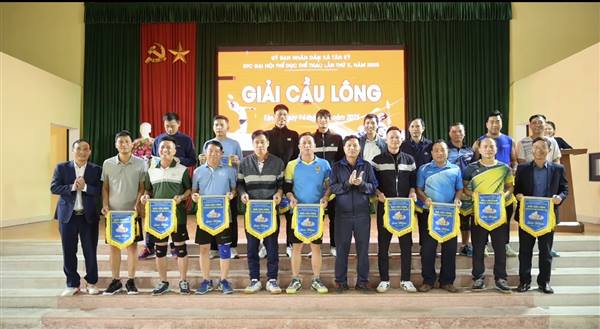 Sôi nổi giải cầu lông trong khuôn khổ Đại hội Thể dục Thể thao xã Tân Kỳ lần thứ X