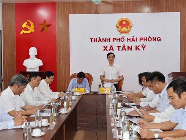 Phó Bí thư Thành ủy, Chủ tịch Ủy ban MTTQ Việt Nam thành phố làm việc với xã Tân Kỳ.