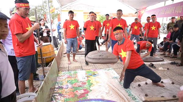 Xã Tân Kỳ tổ chức giao lưu Pháo đất cổ truyền lần thứ I