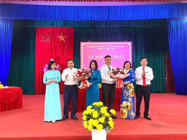 Kiện toàn bộ máy lãnh đạo, xã Tân Kỳ nhiệm kỳ mới