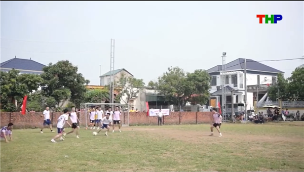 THÚC ĐẨY PHONG TRÀO BÓNG ĐÁ Ở CƠ SỞ
