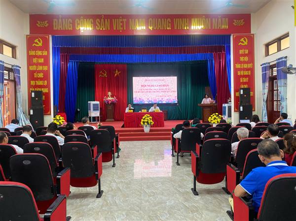 Thường trực Đảng ủy xã Tân Kỳ giao ban với Bí thư Chi bộ, Trưởng các thôn tháng 4/2026