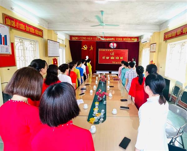XÃ TÂN KỲ: KẾT NẠP 13 ĐẢNG VIÊN MỚI TRONG QUÝ II/2026