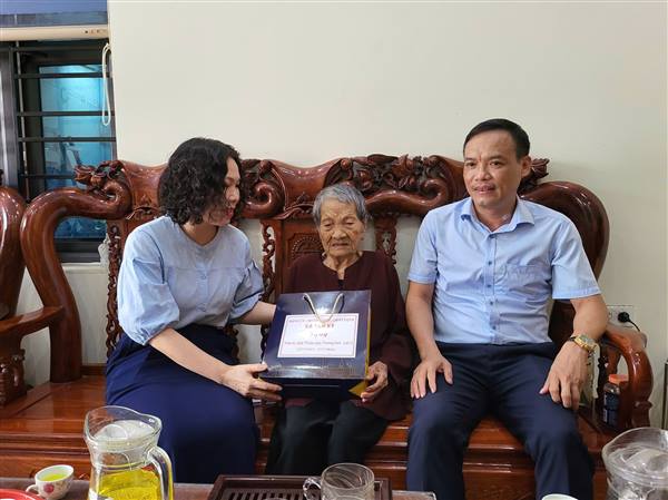 XÃ TÂN KỲ THÀNH LẬP 7 ĐOÀN THĂM, TẶNG QUÀ GIA ĐÌNH CHÍNH SÁCH NHÂN NGÀY THƯƠNG BINH - LIỆT SĨ