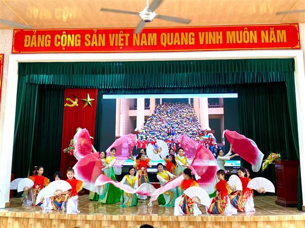 XÃ TÂN MINH TỔNG KẾT CÔNG TÁC BẦU CỬ, BIỂU DƯƠNG CÁC TẬP THỂ, CÁ NHÂN XUẤT SẮC