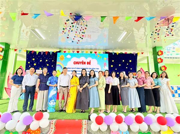 Trường MN Kiến Thiết tổ chức chuyên đề nâng cao kỹ năng phát triển vận động tinh cho trẻ
